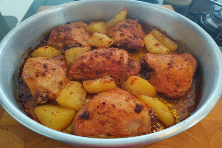 Frango batata no forno suculenta preparo rápido