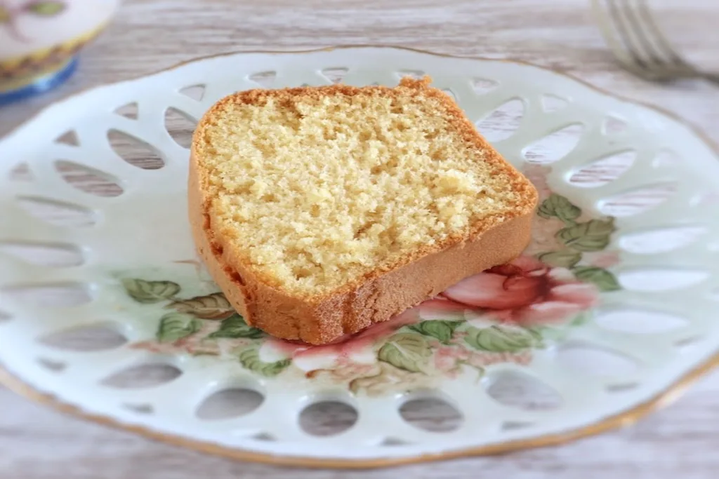 Pão de ló de liquidificador simples de fazer e com poucos ingredientes