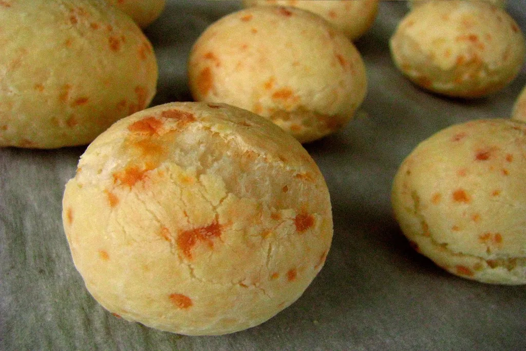 Pão de queijo de liquidificador feito em casa diga adeus padaria veja