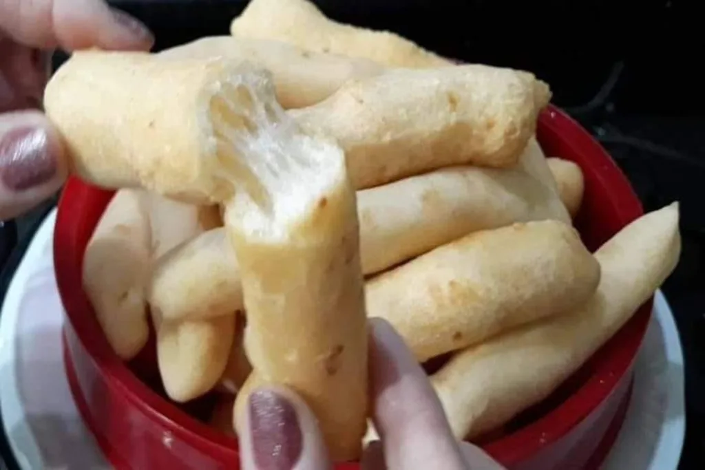 Biscoito de Polvilho com Queijo Frito