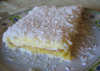 Bolo de Abacaxi com Coco