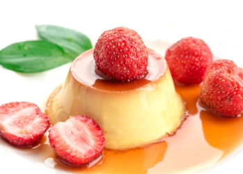 Flan de Morango com Gelatina sem Sabor