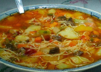 Sopa de Macarrão com Batata e Cenoura