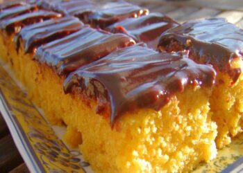 Bolo de cenoura com cobertura de chocolate sensacional para fazer hoje