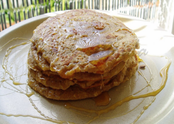 Pão de frigideira de aveia delicioso com apenas 3 ingredientes