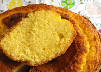 Bolo de farinha de milho com aroma de limão com sabor sensacional