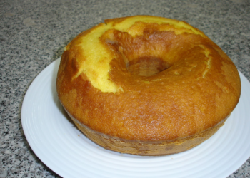 Bolo de laranja de liquidificador super fofinho e rápido de fazer