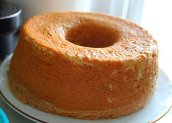 Bolo de cenoura fofinho para fazer de lanche ainda hoje