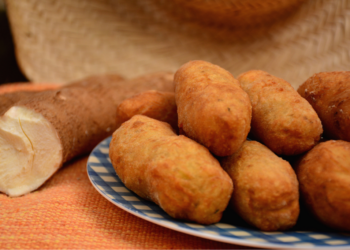 Croquete de Mandioca com Carne Seca