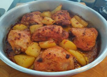 Frango com batata no forno suculenta com preparo rápido