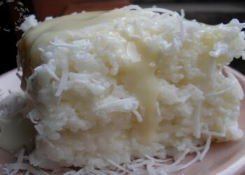 Bolo de coco gelado super cremoso para fazer de sobremesa de natal