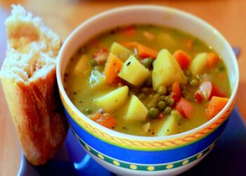 Caldo de legumes de inverno bem saborosa e cremosa faça hoje