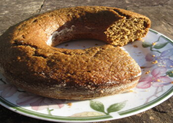 Bolo de aveia bem nutritivo e super fácil de preparar