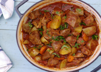 Picadinho de carne com legumes muito saboroso e prático