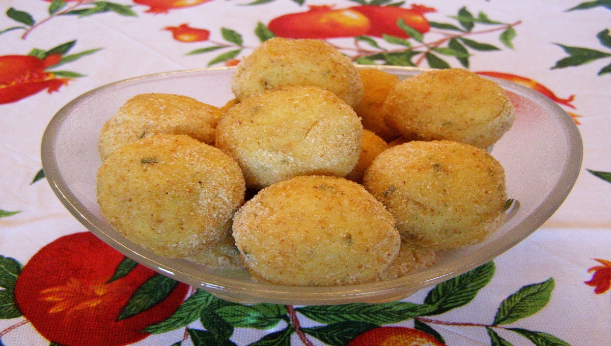 Bolinho de batata recheada com queijo crocante e fácil de preparar