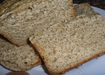 Pão de aveia preparado na airfryer muito nutritivo e saboroso, faça hoje