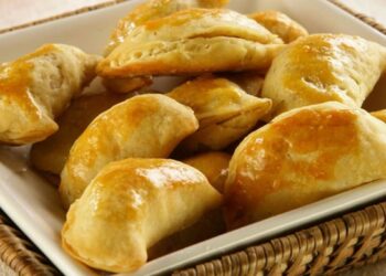 Pastelão folhado de forno maravilhoso para seu lanche hoje