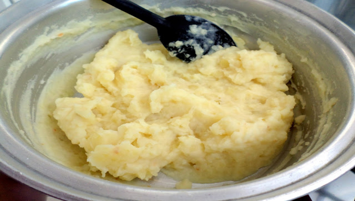 Purê de batata com queijo sensacional para servir com arroz soltinho