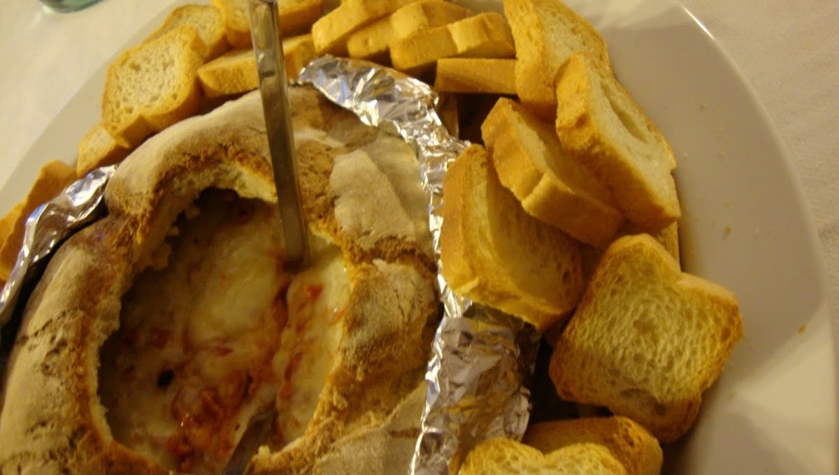 Sopa no pão italiano saboroso e fácil ideal para aqueles dias frios
