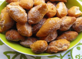 Bolinho de banana muito fácil para refeições rápidas do dia a dia