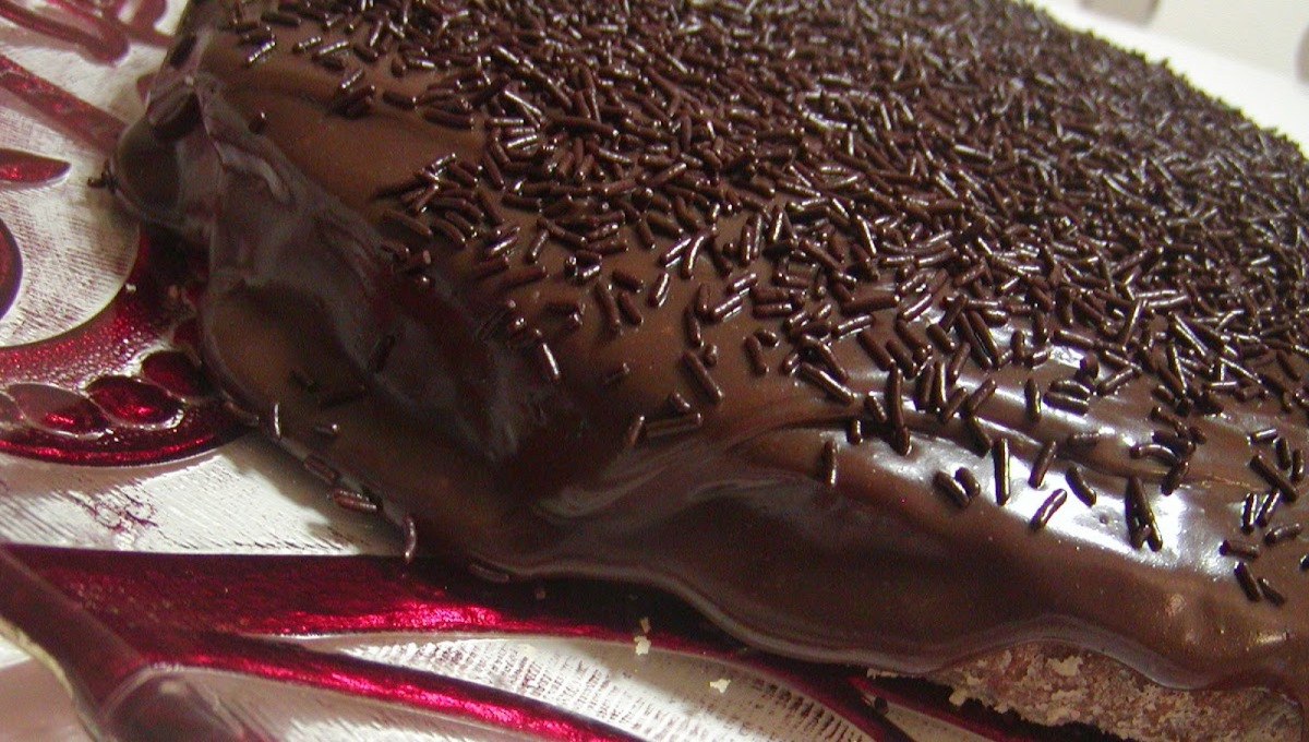 Bolo de Chocolate com Cobertura