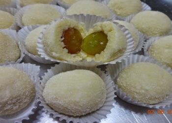 Brigadeiro branco com uva delicioso para adoçar seu fim de semana