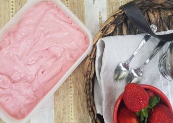 Gelado de Morango com 3 ingredientes