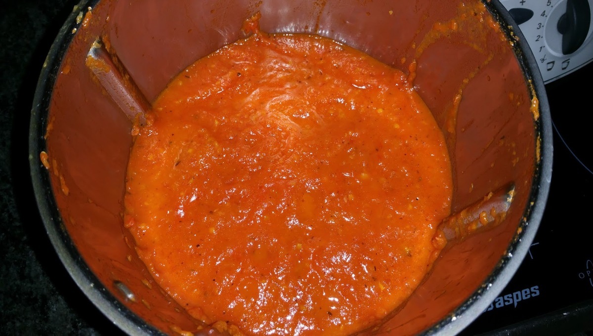 Molho de tomate caseiro maravilhoso para saborear com uma massa