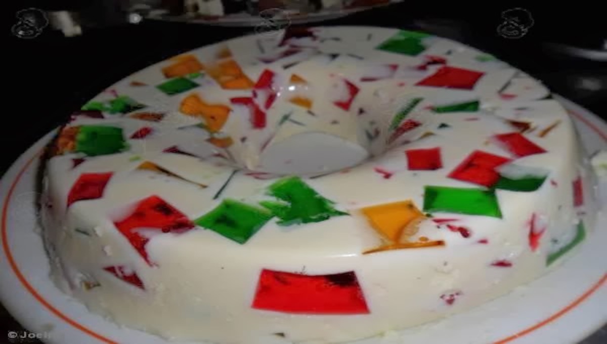 Mosaico de gelatina com leite condesado para fazer de sobremesa rápida