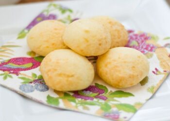 Pão de Queijo Mineiro com 3 ingredientes