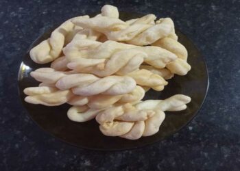 Biscoito de Polvilho Frito com 4 copos