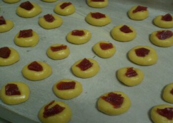 Biscoitos Amanteigados Caseiro com Goiabada