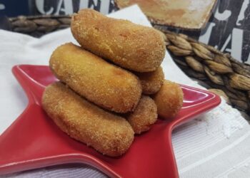 Croquete de Frango que é macio por dentro e crocante por fora