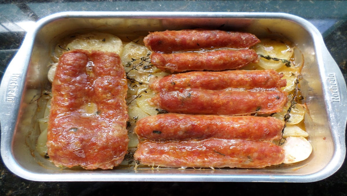 Linguiça de Forno com Batata com 2 ingredientes