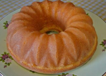 Bolo de Fubá com Coco no Forno