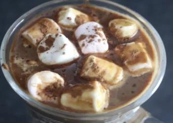 Chocolate Quente Cremoso com Marshmallow feito com 5 ingredientes