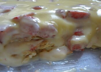 Creme Belga Cremoso com Morango delicioso para pavê e bolos