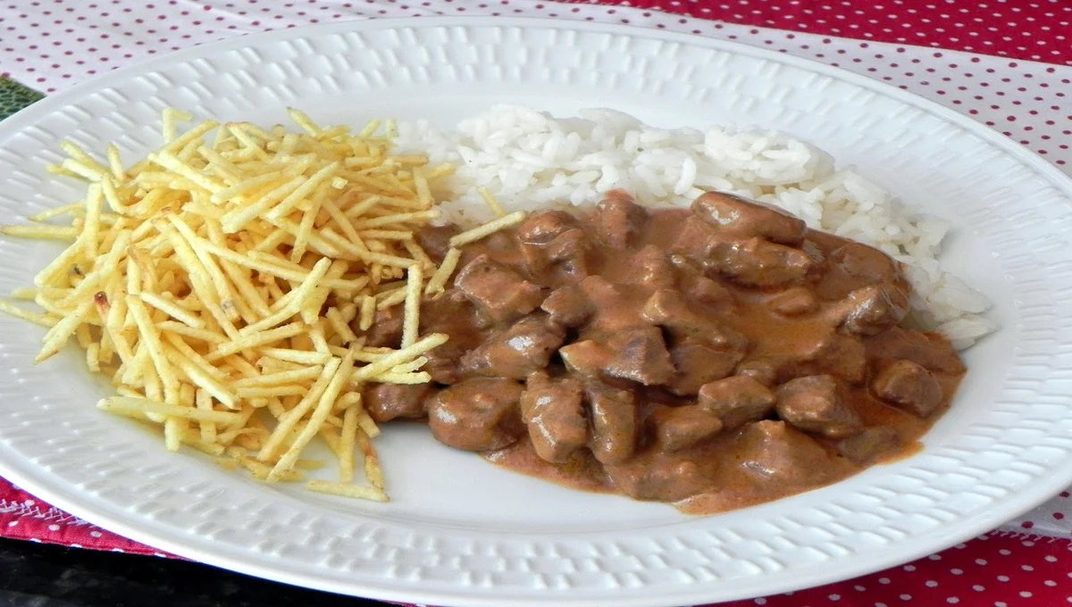 Estrogonofe de Carne muito saboroso que fica igualzinho dos restaurantes