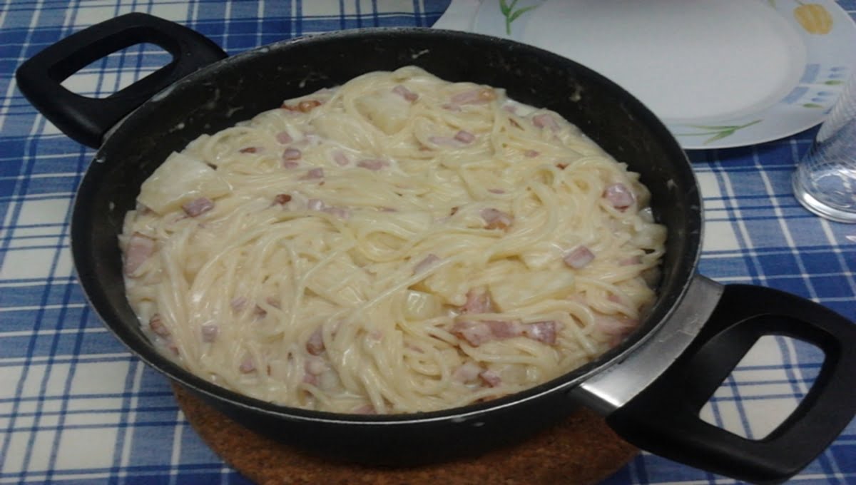 Massa ao Molho de Queijo e Linguiça Calabresa cremoso para fazer no almoço