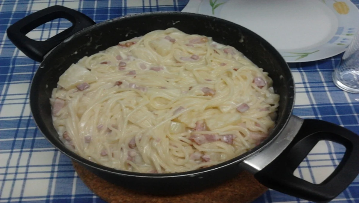 Massa ao Molho de Queijo e Linguiça Calabresa cremoso para fazer no almoço