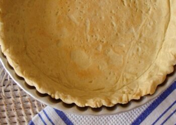 Massa para Torta Doce ou Salgada bem crocante e fácil de preparar