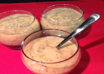 Mousse de Mamão e Chia delicioso e fácil que fica pronto em minutos