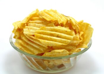 Batata Chips sem Óleo com 4 ingredientes que fica muito crocante