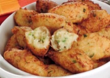 Bolinho Frito de Bacalhau com Mandioca