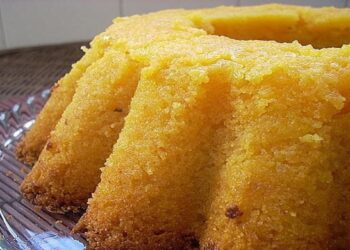 Bolo de 3 ingredientes Sem Farinha de Trigo com Milho