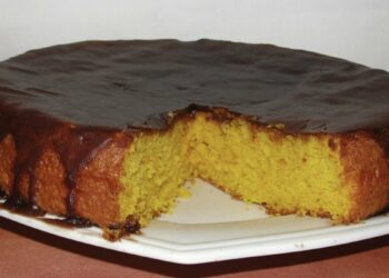 Bolo de Cenoura de Forno Sem Liquidificador