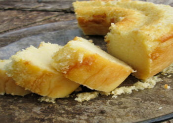 Bolo de Leite Simples com 5 Ingredientes para fazer no seu café da manhã