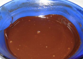 Calda de Chocolate com 2 ingredientes