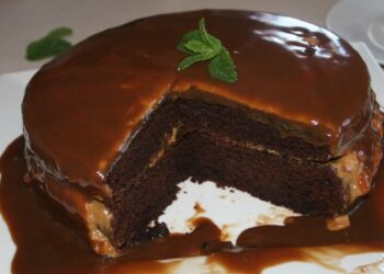 Calda de Chocolate para Cobertura de Bolos na Panela