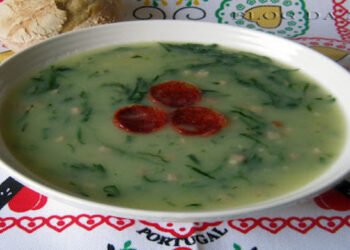 Caldo Verde com Batata muito saborosa para você fazer em dias frios